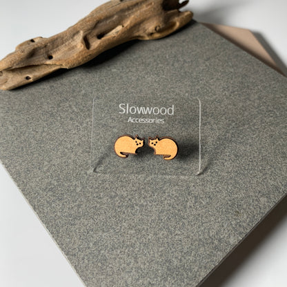 手工木製動物造型耳環，Slowwood 原創設計
天然木材雕刻耳飾，展現可愛自然主題風格