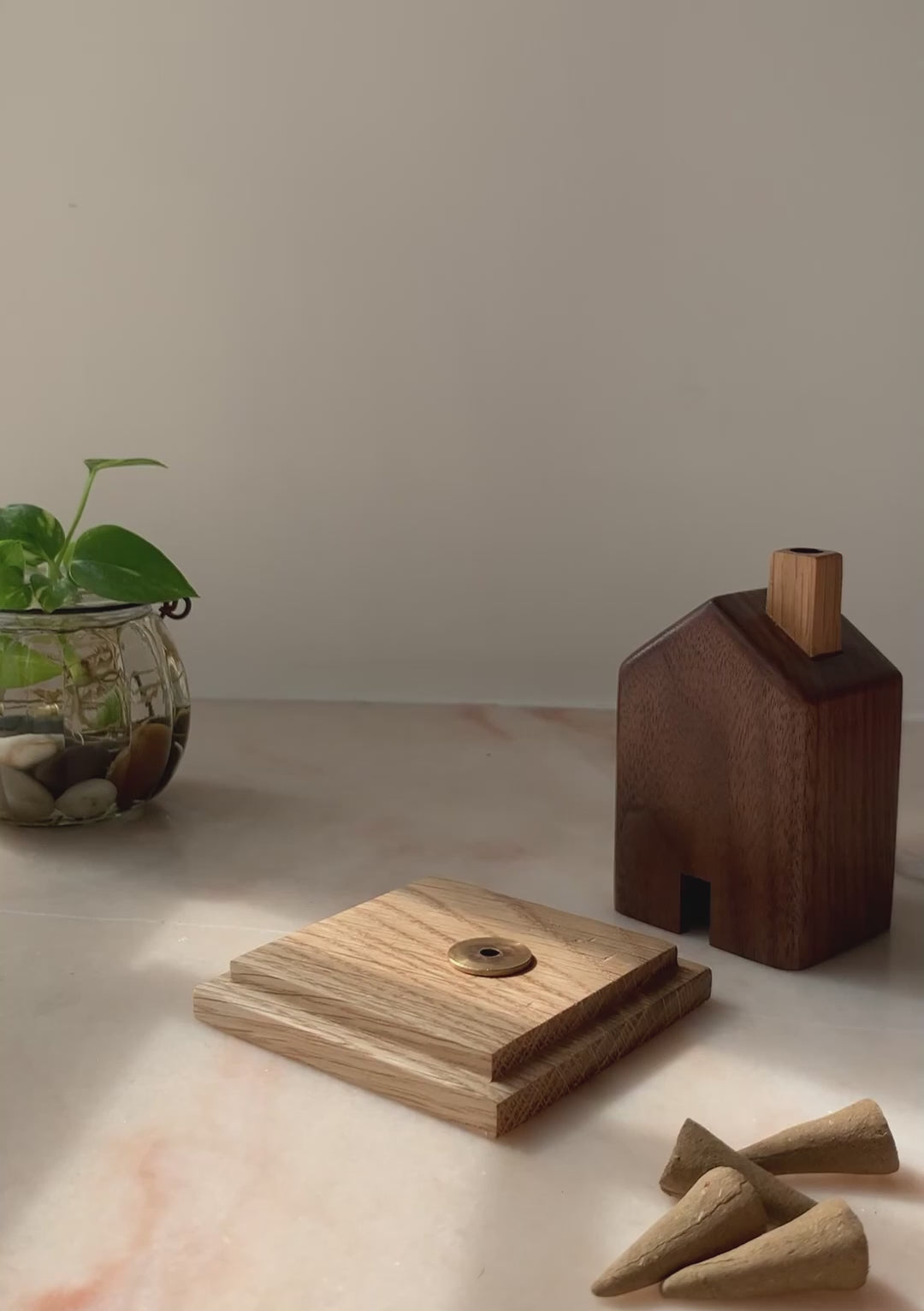 Slowwood 香座工作坊，小木屋造型木藝手作活動
學員製作小木屋香座，手工雕刻與裝嵌體驗