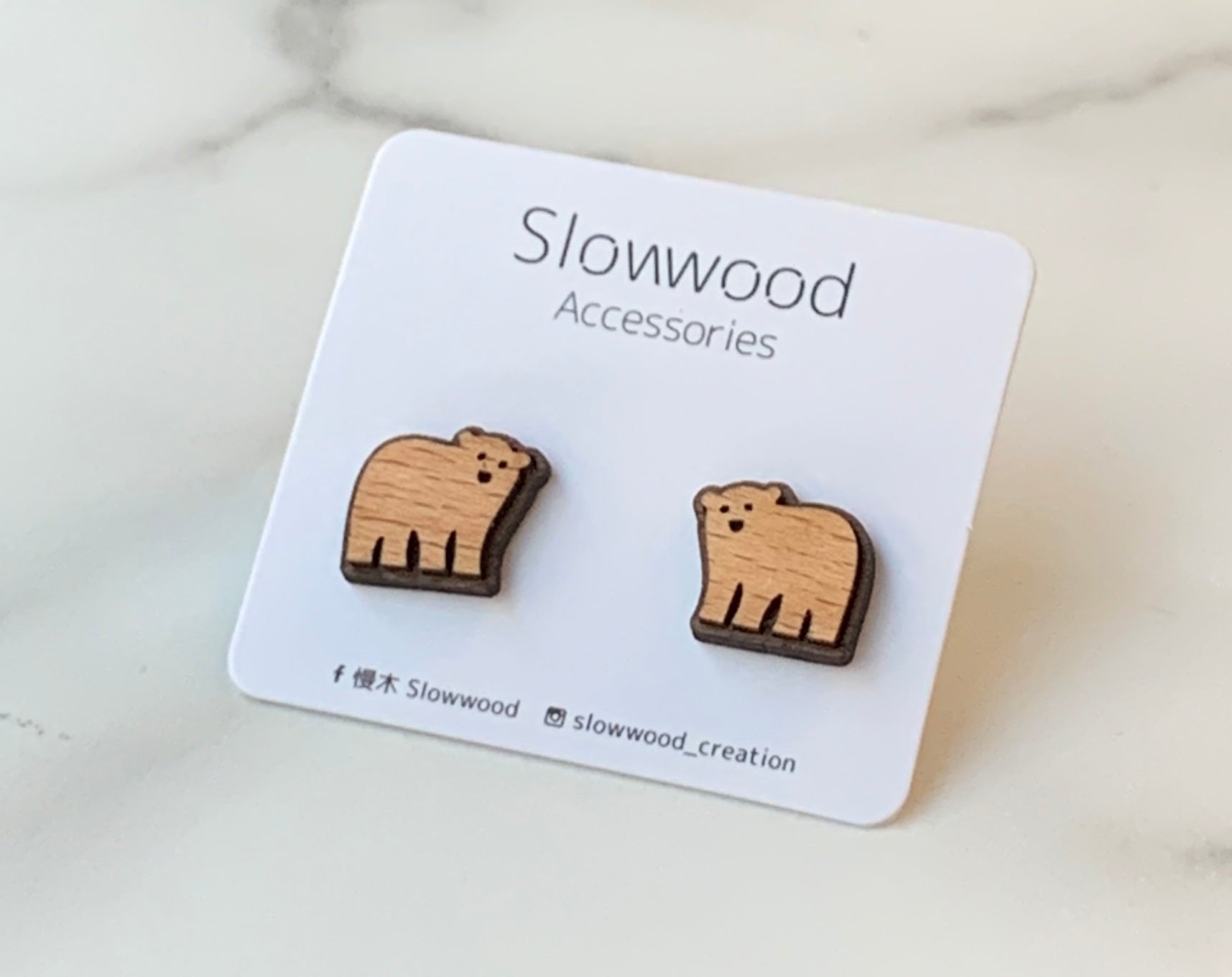 手工木製動物造型耳環，Slowwood 原創設計
天然木材雕刻耳飾，展現可愛自然主題風格